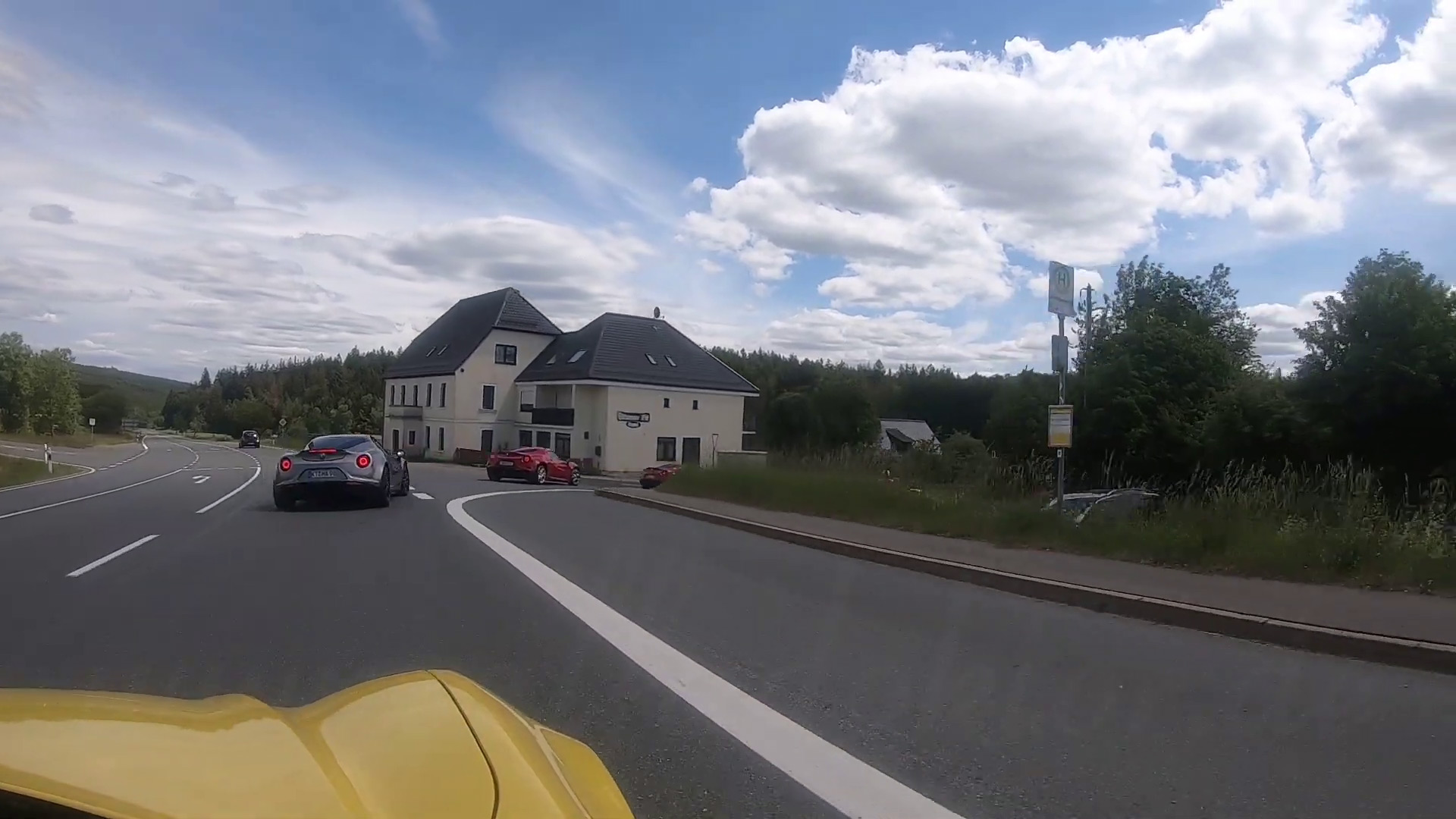 Alfa Romeo 4C Ausfahrt auf herrlichen Landstraßen